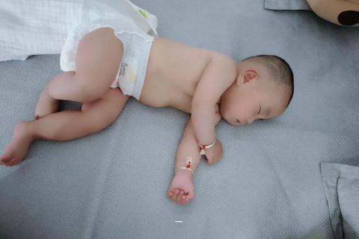 天门宝宝脚心出汗怎么回事